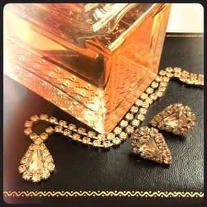 Sparkly pendant and tear drop earrings.